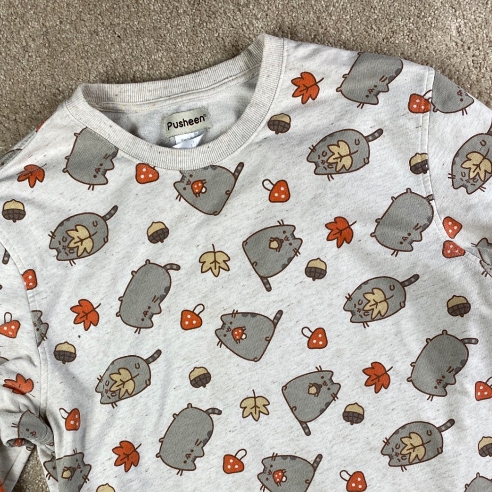 Pusheen Cat Womens Large Sweatshirt Cream Fall Autumn Leaves Acorns Mushrooms